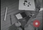 Standbild FBI-Auszubildende besuchen Kriminallabor United States USA, 1959, aus Sekunde 27 historischem Filmmaterial Videoclip 65675078760