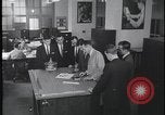 Standbild FBI-Auszubildende besuchen Kriminallabor United States USA, 1959, aus Sekunde 29 historischem Filmmaterial Videoclip 65675078760
