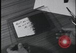 Standbild FBI-Auszubildende besuchen Kriminallabor United States USA, 1959, aus Sekunde 33 historischem Filmmaterial Videoclip 65675078760