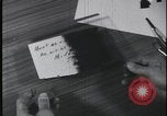 Standbild FBI-Auszubildende besuchen Kriminallabor United States USA, 1959, aus Sekunde 34 historischem Filmmaterial Videoclip 65675078760