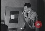 Standbild FBI-Auszubildende besuchen Kriminallabor United States USA, 1959, aus Sekunde 37 historischem Filmmaterial Videoclip 65675078760