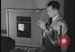 Standbild FBI-Auszubildende besuchen Kriminallabor United States USA, 1959, aus Sekunde 39 historischem Filmmaterial Videoclip 65675078760