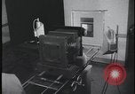 Standbild FBI-Auszubildende besuchen Kriminallabor United States USA, 1959, aus Sekunde 43 historischem Filmmaterial Videoclip 65675078760