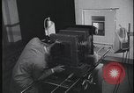 Standbild FBI-Auszubildende besuchen Kriminallabor United States USA, 1959, aus Sekunde 47 historischem Filmmaterial Videoclip 65675078760