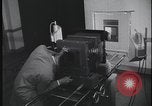 Standbild FBI-Auszubildende besuchen Kriminallabor United States USA, 1959, aus Sekunde 48 historischem Filmmaterial Videoclip 65675078760
