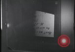 Standbild FBI-Auszubildende besuchen Kriminallabor United States USA, 1959, aus Sekunde 50 historischem Filmmaterial Videoclip 65675078760