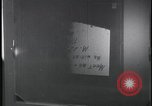 Standbild FBI-Auszubildende besuchen Kriminallabor United States USA, 1959, aus Sekunde 52 historischem Filmmaterial Videoclip 65675078760