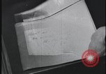 Standbild FBI-Auszubildende besuchen Kriminallabor United States USA, 1959, aus Sekunde 53 historischem Filmmaterial Videoclip 65675078760