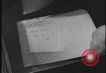 Standbild FBI-Auszubildende besuchen Kriminallabor United States USA, 1959, aus Sekunde 54 historischem Filmmaterial Videoclip 65675078760