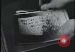 Standbild FBI-Auszubildende besuchen Kriminallabor United States USA, 1959, aus Sekunde 61 historischem Filmmaterial Videoclip 65675078760