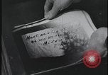 Standbild FBI-Auszubildende besuchen Kriminallabor United States USA, 1959, aus Sekunde 62 historischem Filmmaterial Videoclip 65675078760