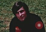 Standbild Hippie Teenager mit Polizei Washington DC USA, 1967, aus Sekunde 60 historischem Filmmaterial Videoclip 65675078771