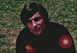Standbild Hippie Teenager mit Polizei Washington DC USA, 1967, aus Sekunde 62 historischem Filmmaterial Videoclip 65675078771
