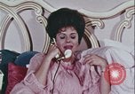 Image une femme habilitée appelle la police Washington DC USA, 1967, de la seconde 33 séquences d'archives historiques vidéo 65675078772