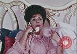 Image une femme habilitée appelle la police Washington DC USA, 1967, de la seconde 35 séquences d'archives historiques vidéo 65675078772