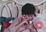 Image une femme habilitée appelle la police Washington DC USA, 1967, de la seconde 40 séquences d'archives historiques vidéo 65675078772