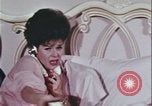 Image une femme habilitée appelle la police Washington DC USA, 1967, de la seconde 42 séquences d'archives historiques vidéo 65675078772