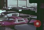 Image un adolescent vole son sac à main United States USA, 1964, de la seconde 15 séquences d'archives historiques vidéo 65675078780