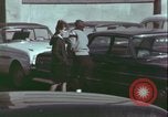Image un adolescent vole son sac à main United States USA, 1964, de la seconde 41 séquences d'archives historiques vidéo 65675078780