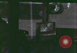 Image un adolescent vole son sac à main United States USA, 1964, de la seconde 53 séquences d'archives historiques vidéo 65675078780