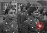 Standbild Afrikaner - Frau Soldaten Birmingham England Vereinigtes Königreich, 1945, aus Sekunde 26 historischem Filmmaterial Videoclip 65675078783