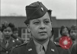 Standbild Afrikaner - Frau Soldaten Birmingham England Vereinigtes Königreich, 1945, aus Sekunde 32 historischem Filmmaterial Videoclip 65675078783