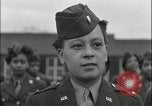 Standbild Afrikaner - Frau Soldaten Birmingham England Vereinigtes Königreich, 1945, aus Sekunde 33 historischem Filmmaterial Videoclip 65675078783