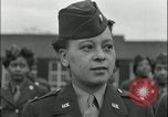 Standbild Afrikaner - Frau Soldaten Birmingham England Vereinigtes Königreich, 1945, aus Sekunde 36 historischem Filmmaterial Videoclip 65675078783