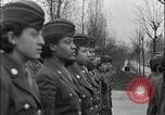 Standbild Afrikaner - Frau Soldaten Birmingham England Vereinigtes Königreich, 1945, aus Sekunde 39 historischem Filmmaterial Videoclip 65675078783