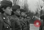 Standbild Afrikaner - Frau Soldaten Birmingham England Vereinigtes Königreich, 1945, aus Sekunde 42 historischem Filmmaterial Videoclip 65675078783