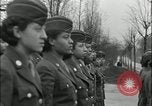 Standbild Afrikaner - Frau Soldaten Birmingham England Vereinigtes Königreich, 1945, aus Sekunde 44 historischem Filmmaterial Videoclip 65675078783