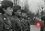 Standbild Afrikaner - Frau Soldaten Birmingham England Vereinigtes Königreich, 1945, aus Sekunde 46 historischem Filmmaterial Videoclip 65675078783