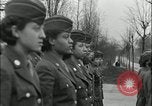Standbild Afrikaner - Frau Soldaten Birmingham England Vereinigtes Königreich, 1945, aus Sekunde 47 historischem Filmmaterial Videoclip 65675078783