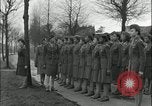 Standbild Afrikaner - Frau Soldaten Birmingham England Vereinigtes Königreich, 1945, aus Sekunde 51 historischem Filmmaterial Videoclip 65675078783