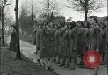 Standbild Afrikaner - Frau Soldaten Birmingham England Vereinigtes Königreich, 1945, aus Sekunde 56 historischem Filmmaterial Videoclip 65675078783