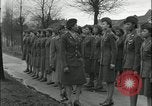 Standbild Afrikaner - Frau Soldaten Birmingham England Vereinigtes Königreich, 1945, aus Sekunde 60 historischem Filmmaterial Videoclip 65675078783