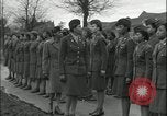 Standbild Afrikaner - Frau Soldaten Birmingham England Vereinigtes Königreich, 1945, aus Sekunde 61 historischem Filmmaterial Videoclip 65675078783
