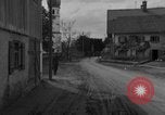 Standbild Tank-Planierraupe räumt die Straße Deutschland, 1945, aus Sekunde 5 historischem Filmmaterial Videoclip 65675078808