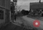 Standbild Tank-Planierraupe räumt die Straße Deutschland, 1945, aus Sekunde 6 historischem Filmmaterial Videoclip 65675078808