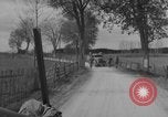 Standbild Tank-Planierraupe räumt die Straße Deutschland, 1945, aus Sekunde 9 historischem Filmmaterial Videoclip 65675078808