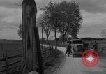 Standbild Tank-Planierraupe räumt die Straße Deutschland, 1945, aus Sekunde 13 historischem Filmmaterial Videoclip 65675078808