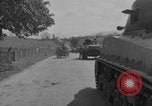 Standbild Tank-Planierraupe räumt die Straße Deutschland, 1945, aus Sekunde 16 historischem Filmmaterial Videoclip 65675078808