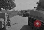 Standbild Tank-Planierraupe räumt die Straße Deutschland, 1945, aus Sekunde 17 historischem Filmmaterial Videoclip 65675078808