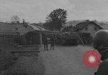 Standbild Tank-Planierraupe räumt die Straße Deutschland, 1945, aus Sekunde 19 historischem Filmmaterial Videoclip 65675078808