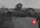 Standbild Tank-Planierraupe räumt die Straße Deutschland, 1945, aus Sekunde 21 historischem Filmmaterial Videoclip 65675078808