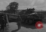 Standbild Tank-Planierraupe räumt die Straße Deutschland, 1945, aus Sekunde 22 historischem Filmmaterial Videoclip 65675078808