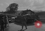 Standbild Tank-Planierraupe räumt die Straße Deutschland, 1945, aus Sekunde 24 historischem Filmmaterial Videoclip 65675078808