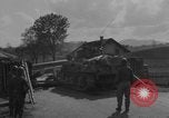 Standbild Tank-Planierraupe räumt die Straße Deutschland, 1945, aus Sekunde 26 historischem Filmmaterial Videoclip 65675078808