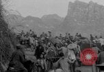 Standbild Chinesische Flüchtlinge fliehen aus dem japanischen Zweiter Weltkrieg China, 1942, aus Sekunde 12 historischem Filmmaterial Videoclip 65675078819