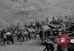 Standbild Chinesische Flüchtlinge fliehen aus dem japanischen Zweiter Weltkrieg China, 1942, aus Sekunde 15 historischem Filmmaterial Videoclip 65675078819